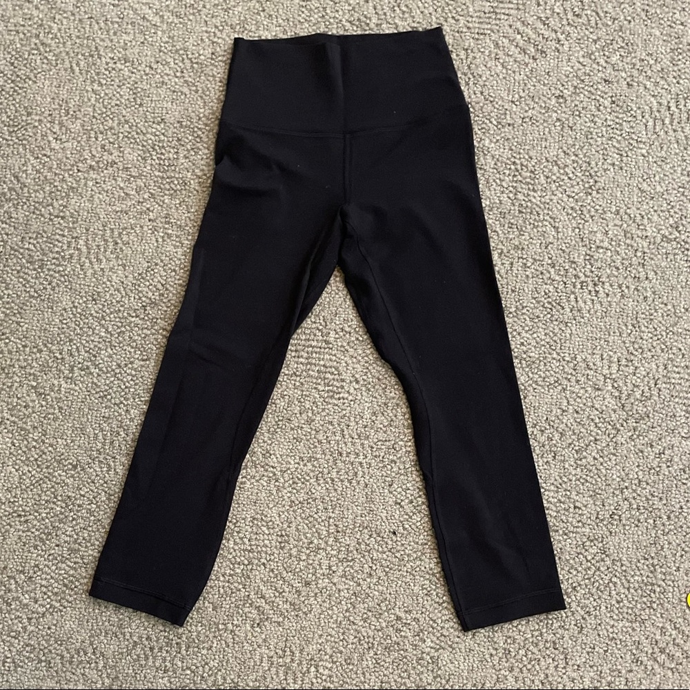 Lululemon black capri leggings